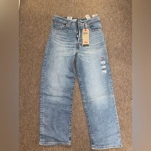 NWT Levi's Ribcage Ankle Light Wash Jean